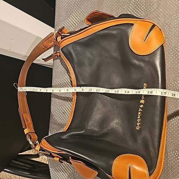 Dooney & Bourke black hobo shoulder bag.. EXCELLENT! - Picture 9 of 11